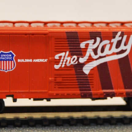 Value Trains 40-002 40' PS-1 Boxcar Union Pacific MKT The Katy 1988 Heritage Scheme HO Scale - side view