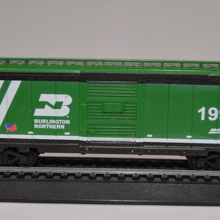 Value Trains 40-206 HO Scale 40' PS-1 Boxcar - Burlington Northern Heritage Scheme #1995 in classic BN green-and-white