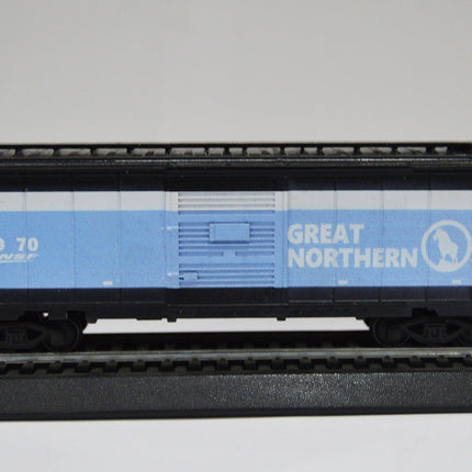 Value Trains 40-212 40' PS-1 Boxcar Great Northern Heritage #1970 HO Scale - side view