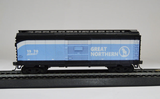 Value Trains 40-212 40' PS-1 Boxcar Great Northern Heritage #1970 HO Scale - side view