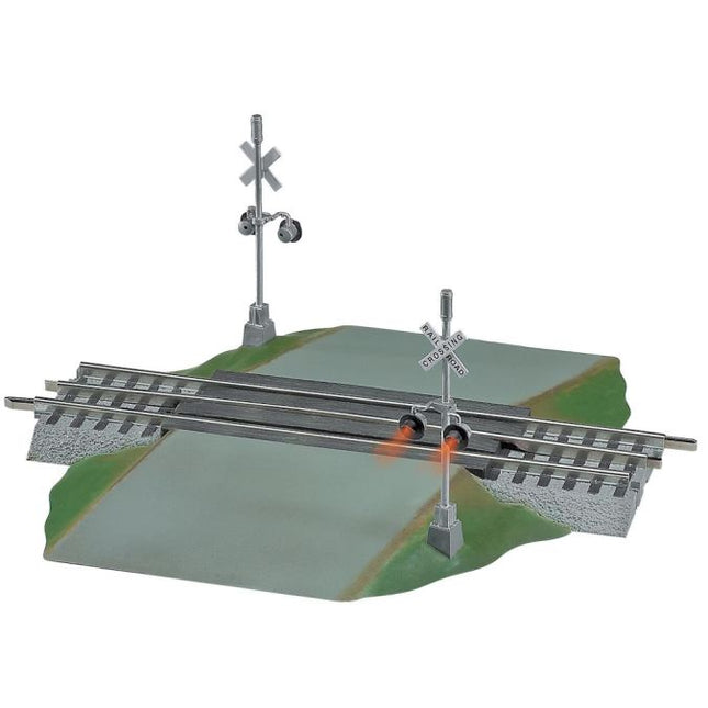 Lionel 6-12052 | FasTrack Automatic Grade Crossing with Flashers & Bell | O Gauge
