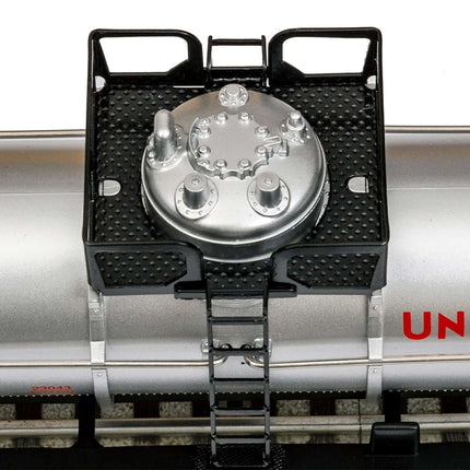 Lionel 2523160 | Union Pacific Flyer Starter Set LionChief Sound and Control | O Scale