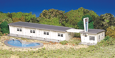 Bachmann Plasticville 45214 | Motel with Swimming Pool | HO Scale