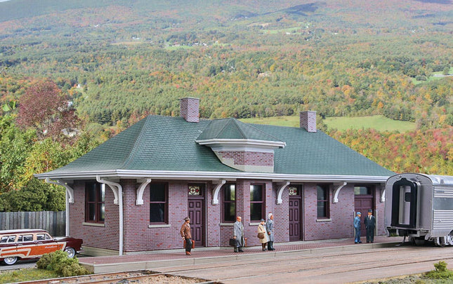 Walthers Cornerstone 4054 | Pella Depot Building Kit | HO Scale