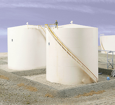 Walthers Cornerstone 933-3168 Tall Oil Storage Tank with Berm kit HO scale