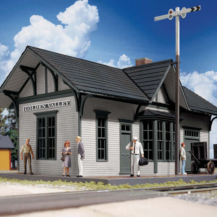 Walthers Cornerstone 933-3532 | Golden Valley Depot – Plastic Building Kit | HO Scale displayed with figures.