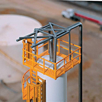 Walthers Cornerstone 933-3705 | United Petroleum Refining | HO Scale model showing detailed fractionating tower platform.