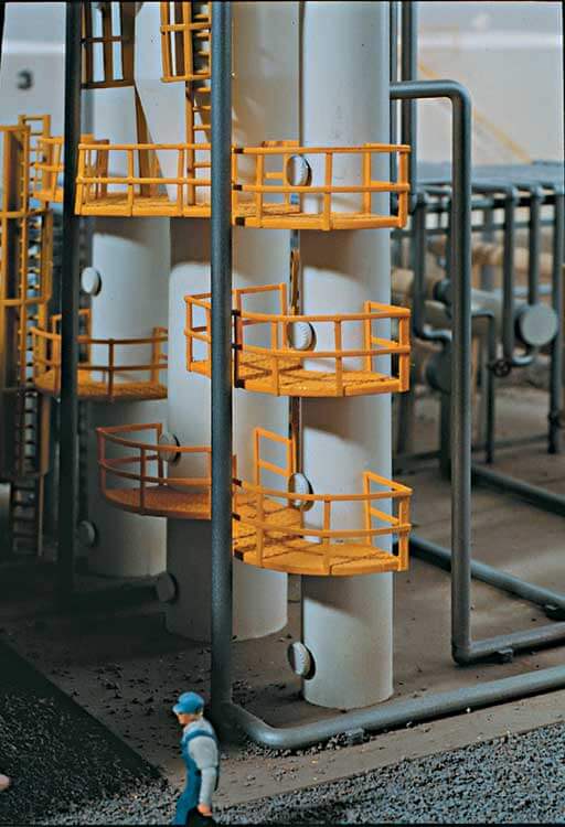 Walthers Cornerstone 933-3705 | United Petroleum Refining | HO Scale model with detailed platforms and handrails.