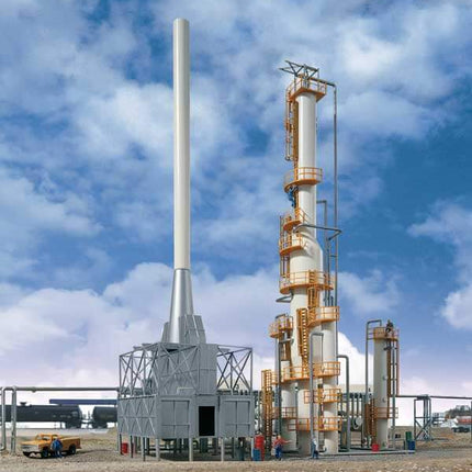Walthers Cornerstone 933-3705 | United Petroleum Refining | HO Scale model oil refinery with fractionating tower and furnace.