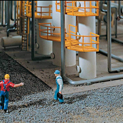 Walthers Cornerstone 933-3705 | United Petroleum Refining | HO Scale model workers at industrial site.