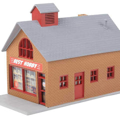 WalthersTrainline 931-921 plastic building kit of Best Hobby shopping center model in HO scale.
