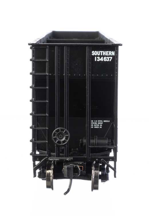 WalthersMainline 910-6778 | 73'3" Greenville 7,000 Cubic Foot Wood Chip Hopper - Ready to Run - Southern Railway #134642 (black, white; small name & number) | HO Scale