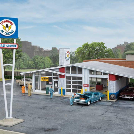 Walthers Cornerstone 933-3543 | Drive-in Oil Change - Repurposed Gas Station | HO Scale