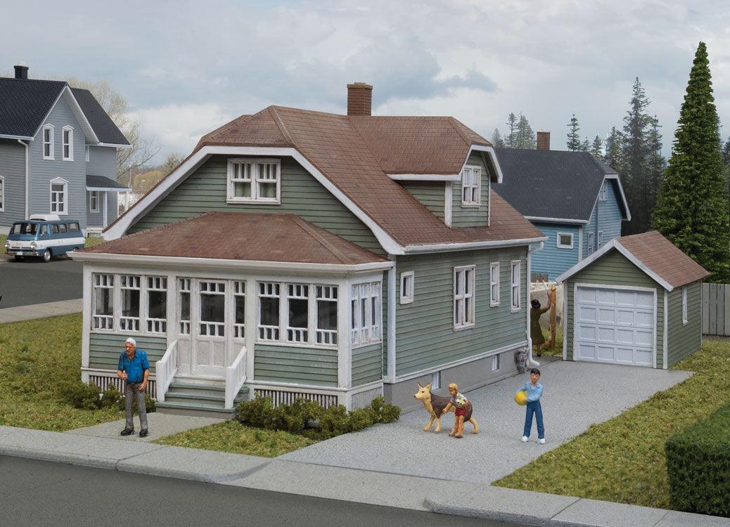 Walthers Cornerstone 933-3791 | Updated American Bungalow with Single-Car Garage | HO Scale