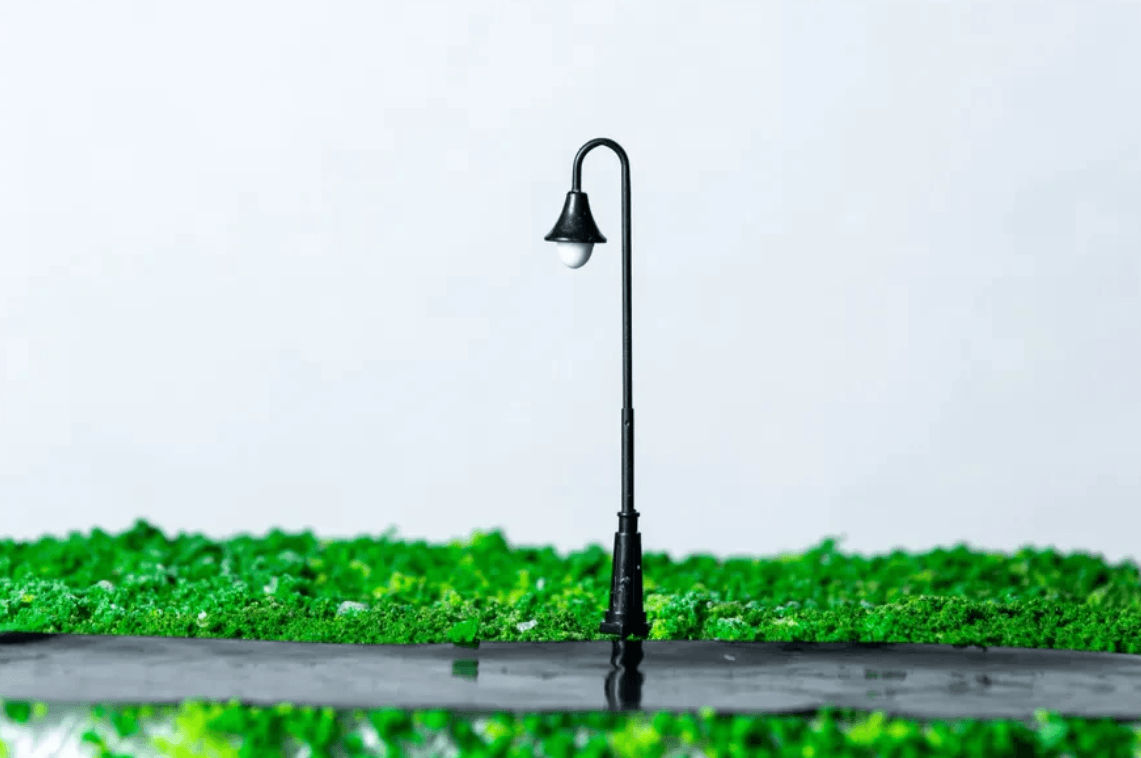 Rock Island Hobby 012105 | Street Lights (2) - Goose Neck Lamps | HO Scale