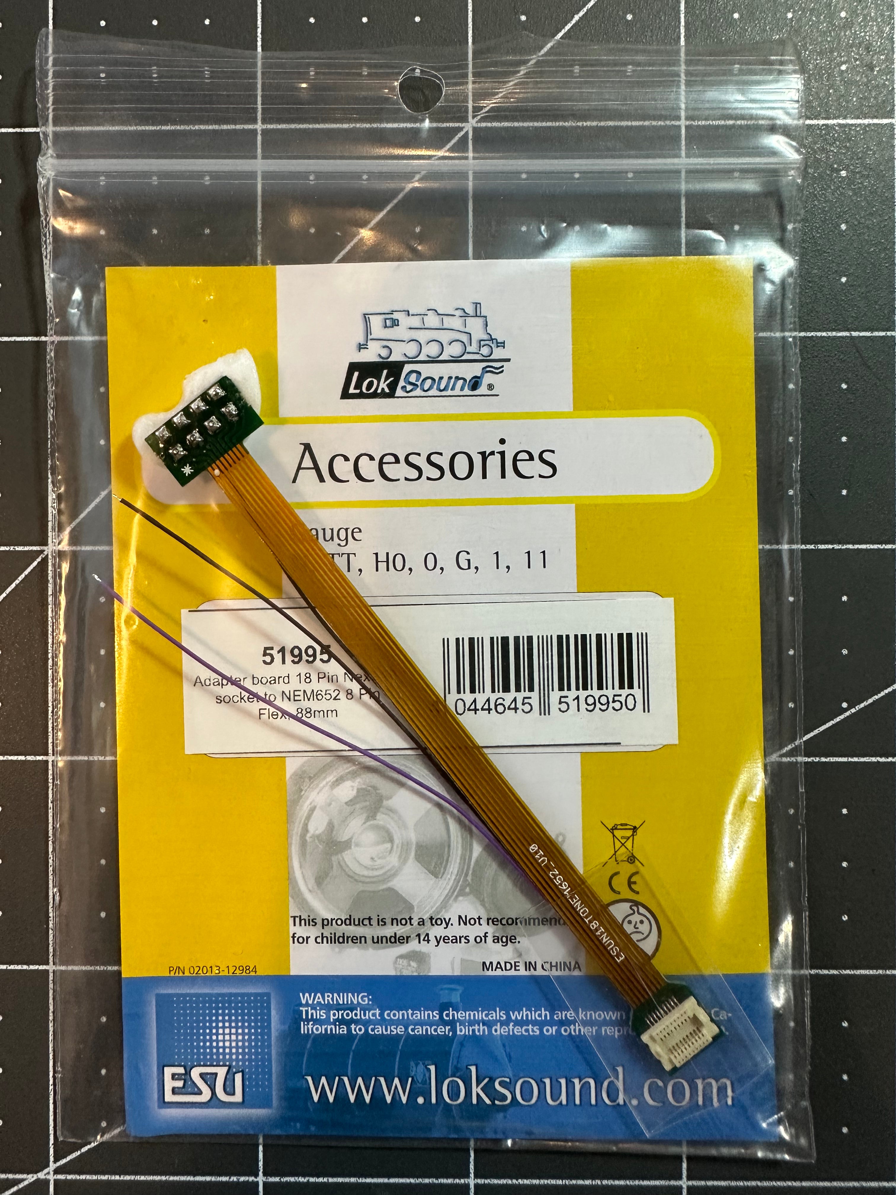 ESU 51995 | 18-Pin Next18 Socket-to-NEM652 8-Pin Adapter Board | Multi Scale