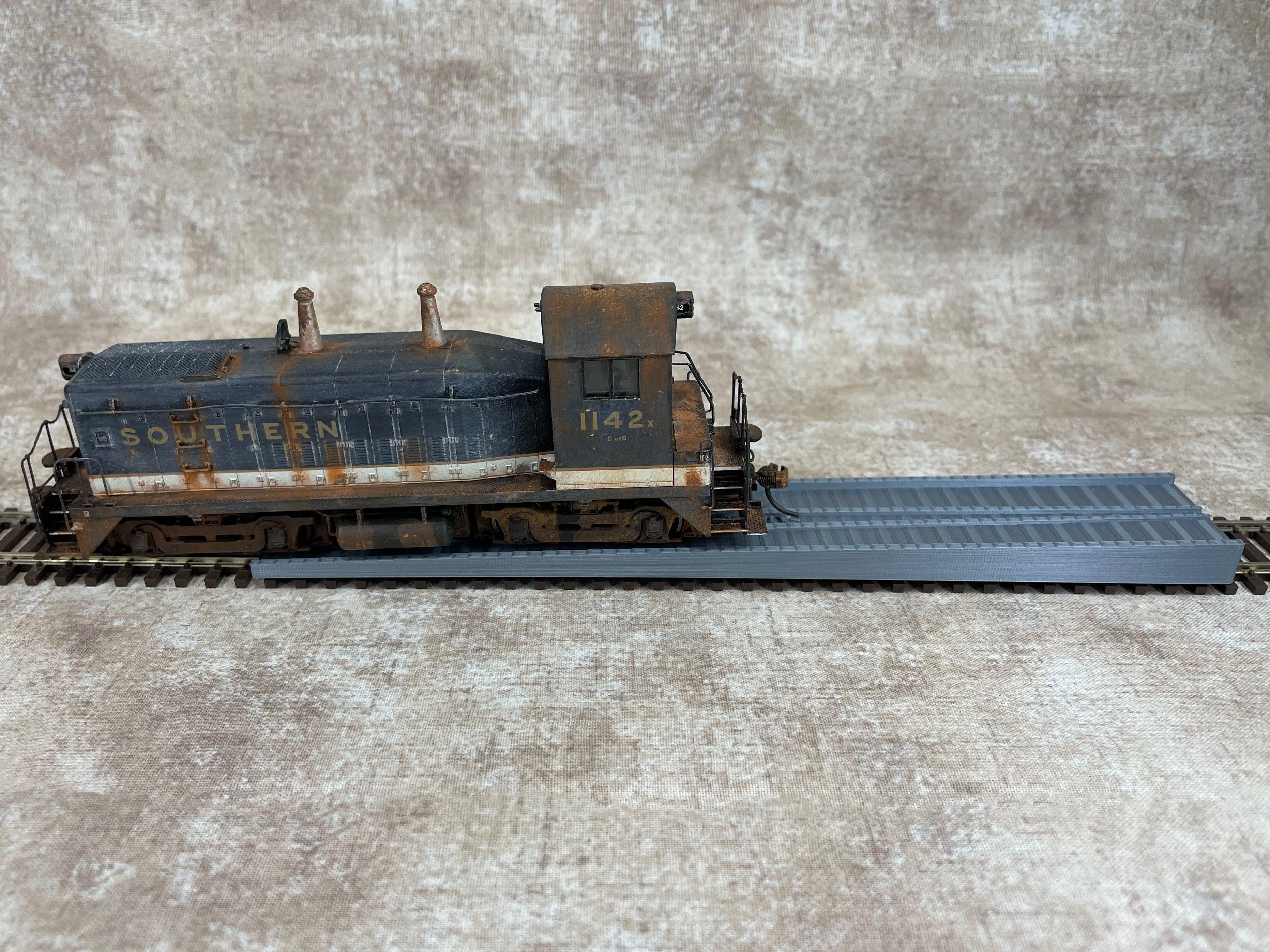 Squeaky's Trains #43 | HO Scale Rerailer | 2 Pack