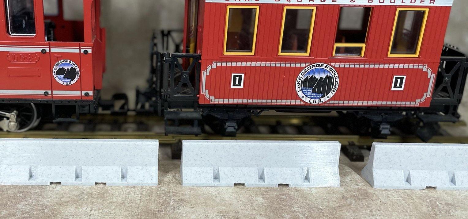 Squeaky's Trains | 10ft Temporary Concrete Barriers | G Scale (1:24)