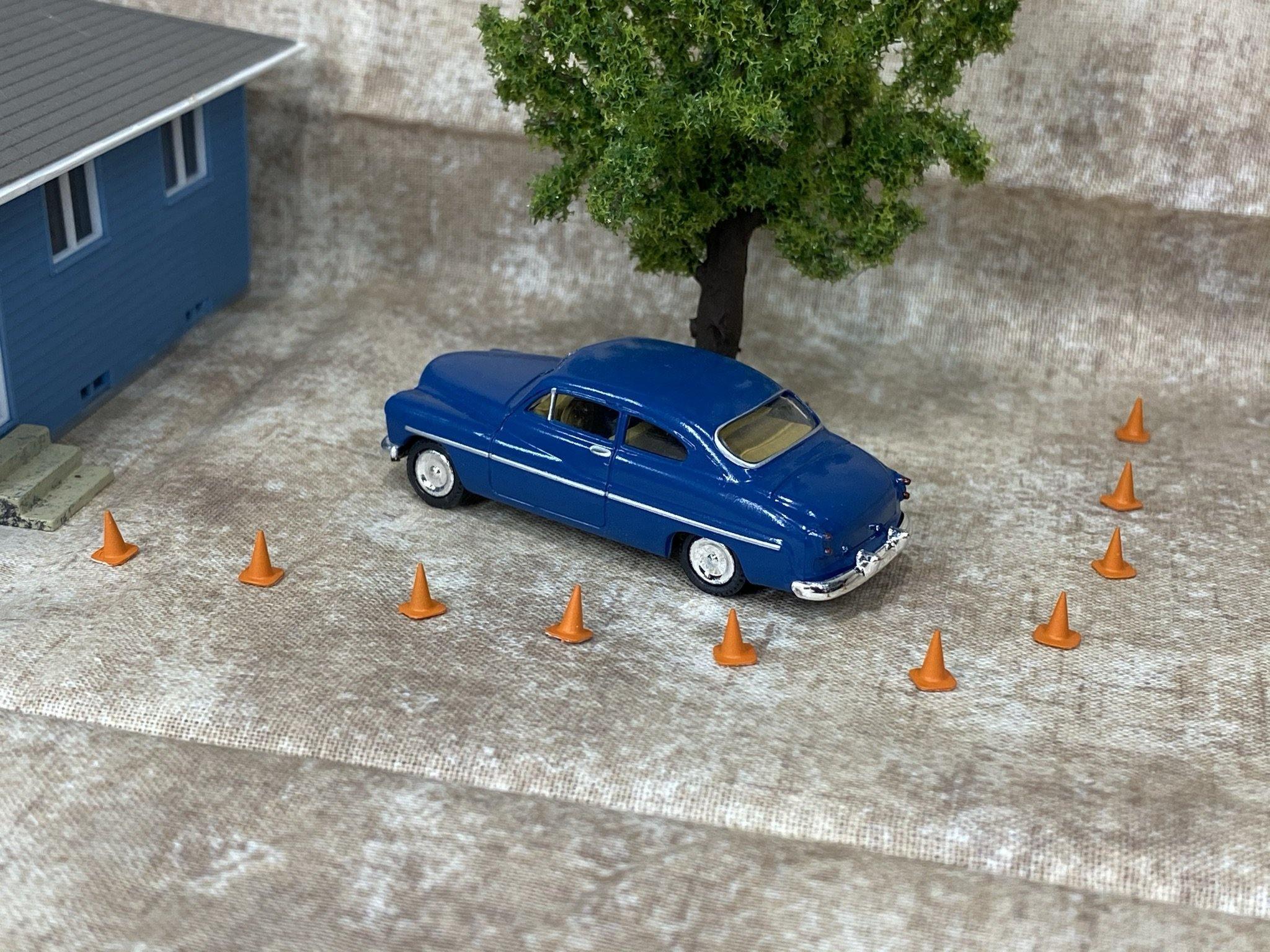 Squeaky's Trains | 18″ Traffic/Construction Cones | HO Scale