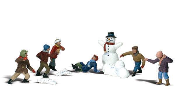 Woodland Scenics 2183 | Snowball Fight | N Scale